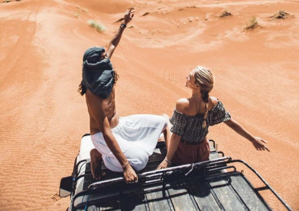 Tour di Lusso Deserto Marocco Dune Dorate al Crepuscolo Tour di Lusso Deserto Marocco Dune Dorate al Crepuscolo nel deserto del Sahara marocchino vicino a Merzouga, tour ed escursioni in Marocco con Esplora il Marocco.
